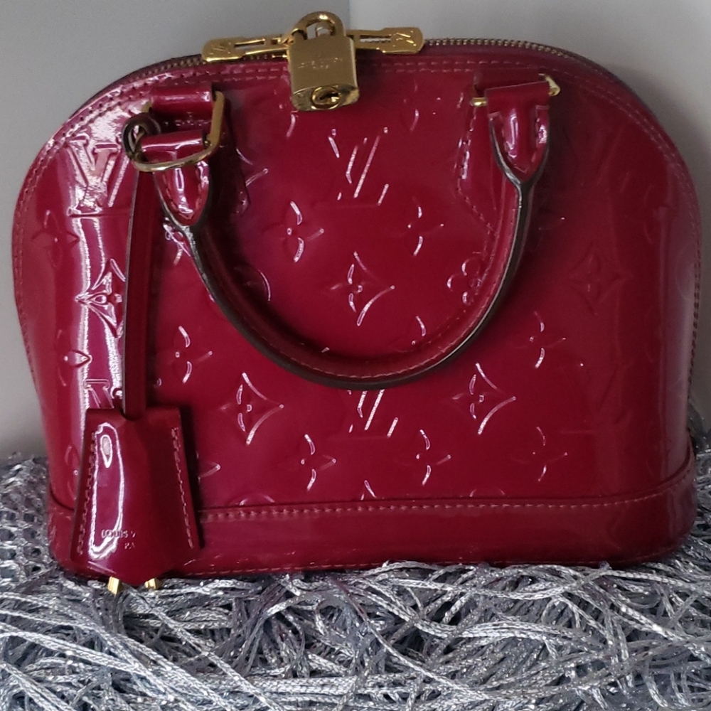 ISO wallet to match.